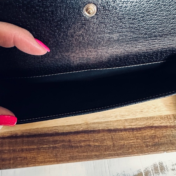 Gucci Beige Monogram Wallet with Red and Green Bow - Picture 2 of 3